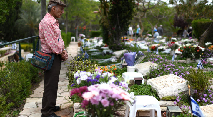 Israeli Holocaust survivor, 88, commits suicide at grave of son killed in 2014 Operation Protective Edge