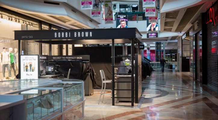 Israeli health, finance panel: Reopen malls, lift additional restrictions