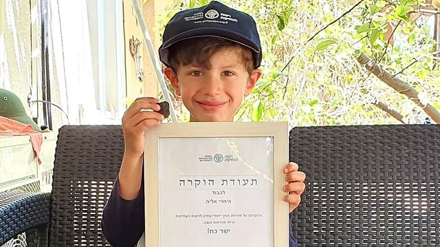 Sharp-eyed Israeli first grader finds rare 3500-year-old tablet