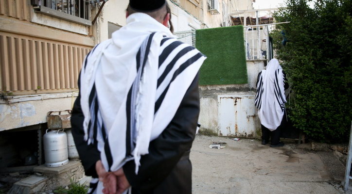 Health Ministry: Synagogues to reopen for prayer soon