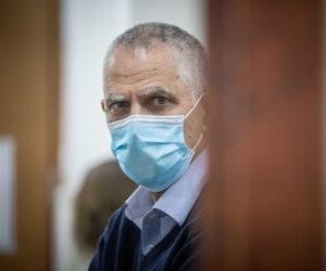 Arnon (Noni) Mozes arrives to District Court in Jerusalem, ahead of his trial on May 24, 2020. (Flash 90/Yonatan Sindel)