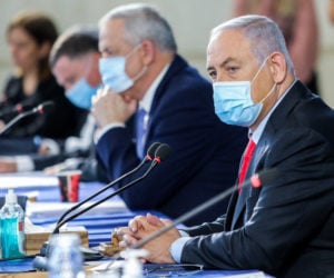 Netanyahu and Gantz at cabinet meeting