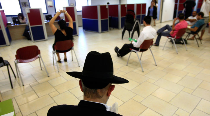 Israel’s unemployment rising with infection rate