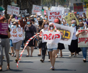 Social workers in Tel Aviv protest
