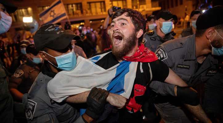 Violence escalates as right-wing agitators beat up Tel Aviv protesters