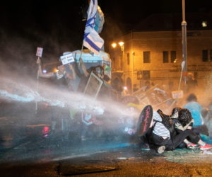 Israeli Police use water cannon