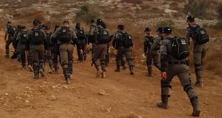 Hilltop Jewish youth attack border police, one officer wounded