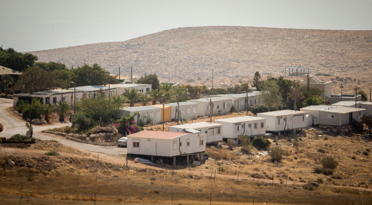 Netanyahu backs residents after court orders settlement homes demolished
