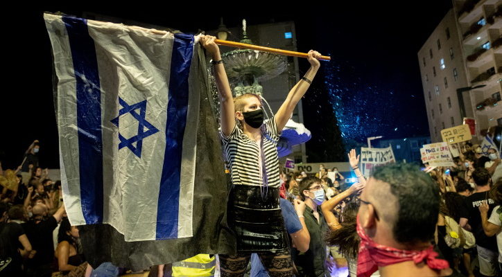 Largest protest yet: 10,000 gather in Jerusalem against Netanyahu