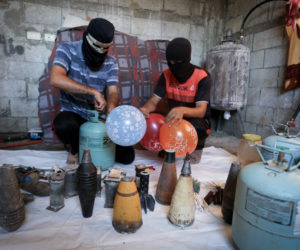 Palestinians prepare balloon bombs