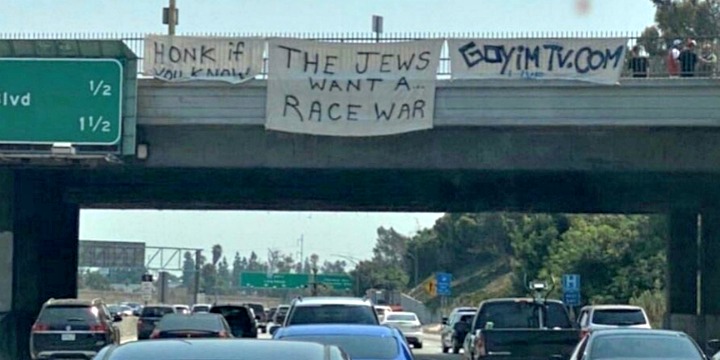 Jewish groups condemn display of anti-Semitic banners over Los Angeles freeway