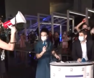 Left-wing protesters disrupt Channel 20 News broadcast on September 29, 2020. (YouTube/Channel 20 News/Screenshot)
