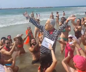 Tel Aviv Beach Protest against coronaviruslockdwon