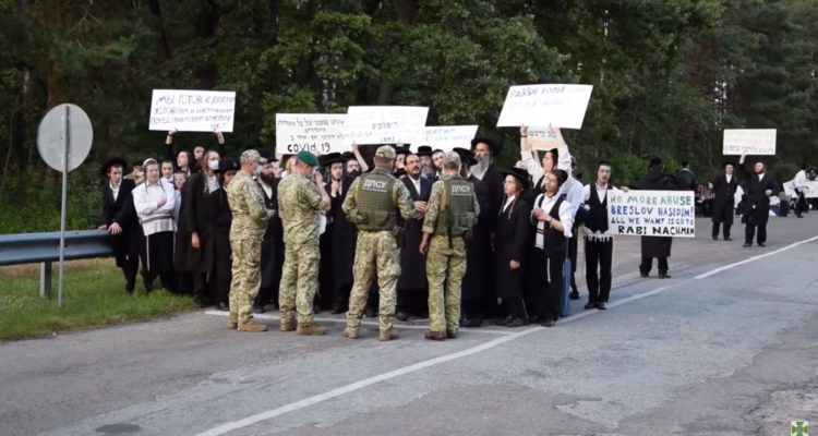 Ukraine police official tells stranded Jewish pilgrims border is closed
