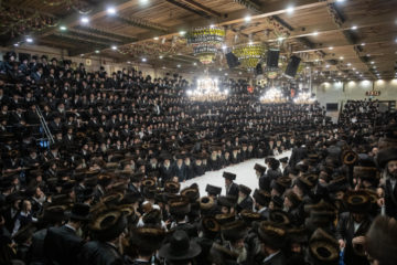 Belz hasidim celebrate Sukkot in Jerusalem