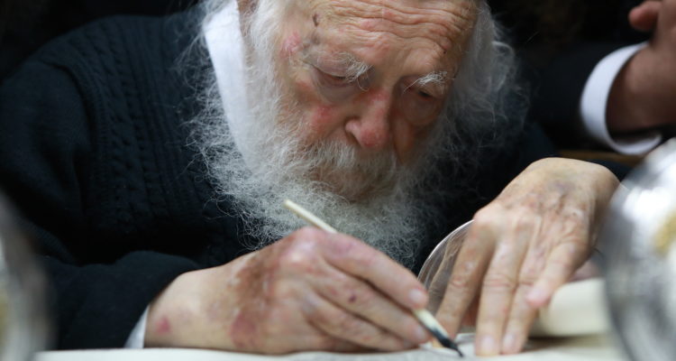 World-renowned Israeli haredi rabbi, 92, contracts coronavirus