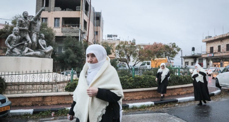 Corona spike in Druze, Arab towns forces lockdown