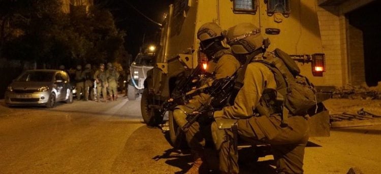 IDF soldiers wounded while apprehending suspect