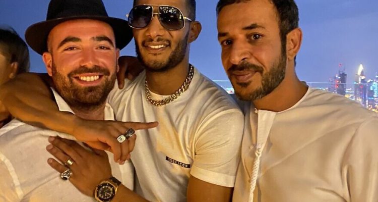 Egyptian star faces lawsuit for having picture taken with Israeli