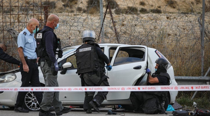 Palestinian tries to ram checkpoint, shot by police