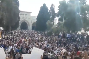 Muslims protest on the Temple Mount in Jerusalem on October 30, 2020. (Twitter/Kan News/Screenshot)
