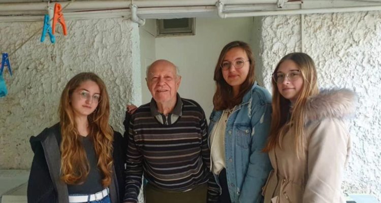 Israeli high school champion fencer inspires citywide volunteer network to help elderly