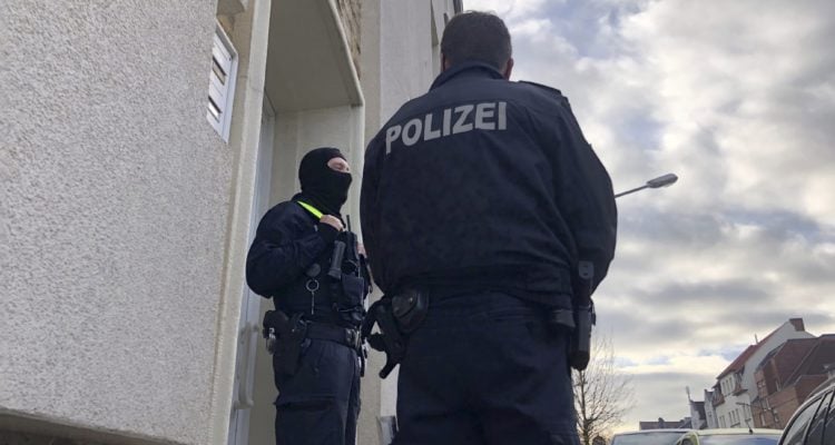 German police seek attacker from synagogue arson