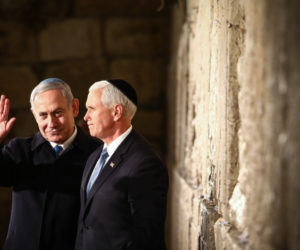 Prime Minister Benjamin Netanyahu and US Vice President Mike Pence visit the Western Wall in Jerusalem's Old City, on January 23, 2020. (Flash90/Shlomi Cohen)