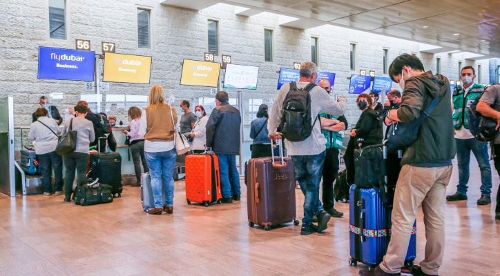 Netanyahu pushes for closure of Ben Gurion airport to stem influx of corona strains