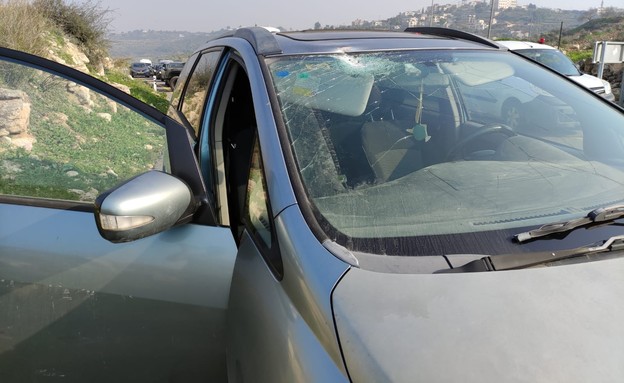 Israeli driver badly injured by Arab stone-throwers in Binyamin region