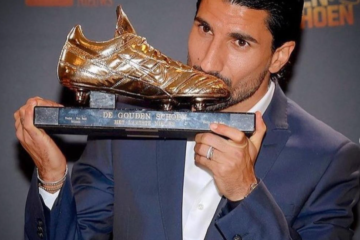 Lior Refealov receives the 2020 Golden Shoe Award on Wed, Jan. 13 in Antwerp, Belgium. (Screenshot/Lior Refealov/Instagram)