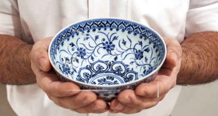 Chinese bowl found at yard sale for $35 sells for $722,000