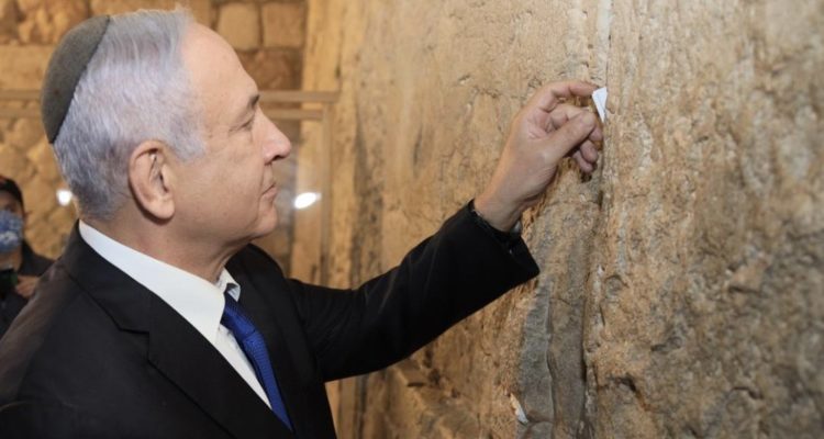 On eve of election, Netanyahu leaves ‘victory’ note at Western Wall
