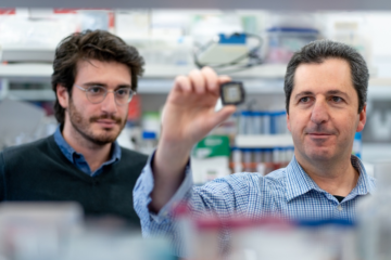 Prof. Yaakov Nahmias and Aaron Cohen with organ-on-chip