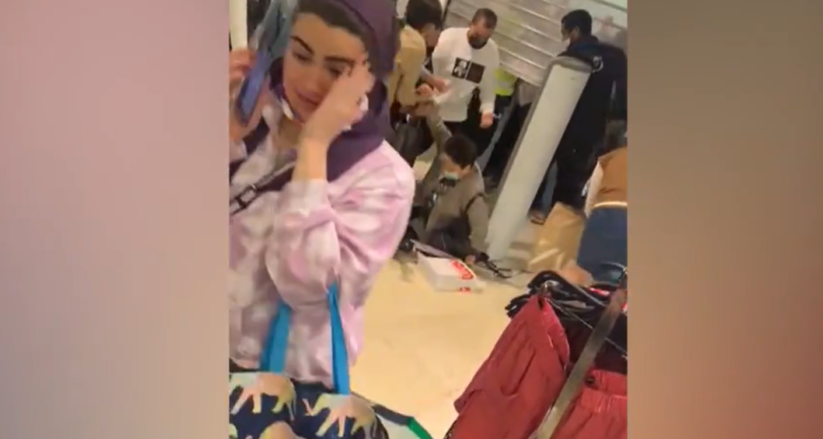 ‘Going out of business’ sale causes chaos in Israeli mall