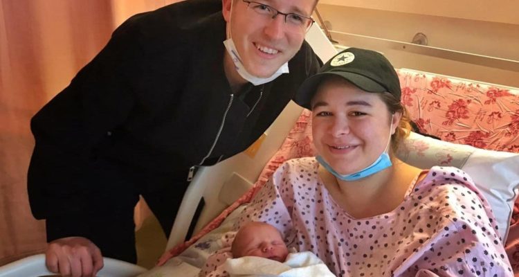 Daughter of Israeli hero Ari Fuld gives birth to baby boy
