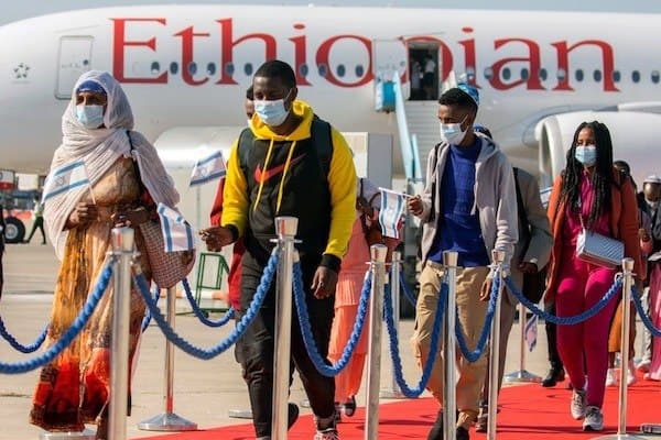 Last flight of Ethiopian immigrant operation lands in Israel