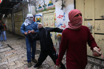 Clashes near the Al-Aqsa mosque