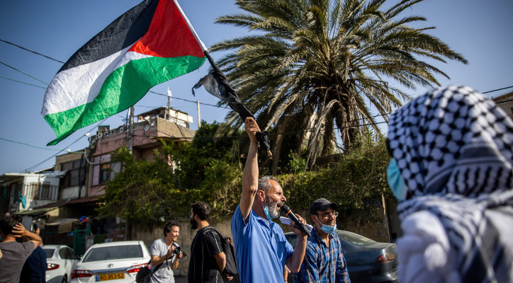 PA campaign taunts Israeli police over taking down Palestinian flags in Jerusalem, Tel Aviv