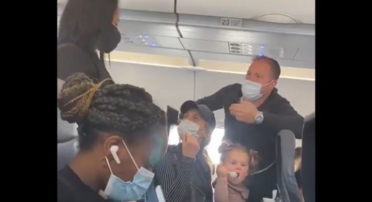 Spirit of insanity: Jewish 2-year-old kicked off flight after removing mask