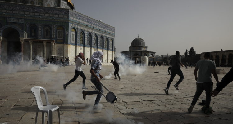 Chaos in Jerusalem as Palestinian Arabs riot on Temple Mount