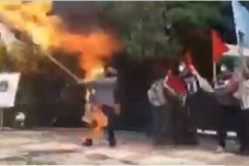Iranian burns Israeli flag
