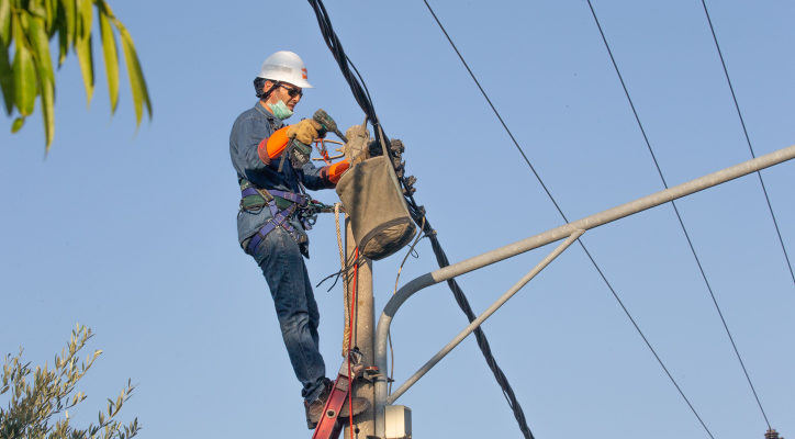 Israeli electric workers refuse to fix Gaza power lines until Hamas releases hostages