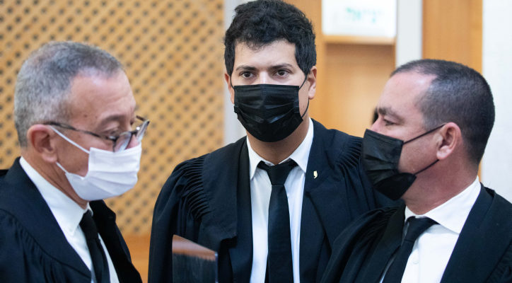 Netanyahu lawyers: Prosecution withholding exculpatory evidence