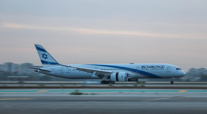 Hamas, warning airlines to stop flying to Israel, launches rockets at airports