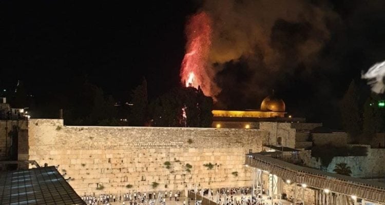 Giant fire bursts out on Temple Mount near Western Wall