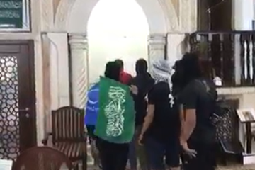 Hamas supporter in mosque