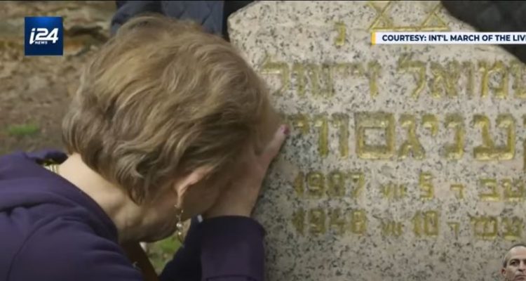 Dozens of strangers answer call to honor Holocaust survivor at her funeral