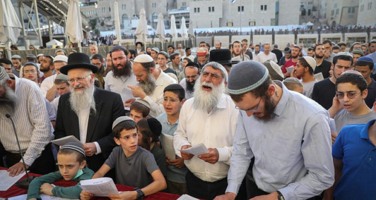 Rabbis lead prayers against new Israeli government at Western Wall