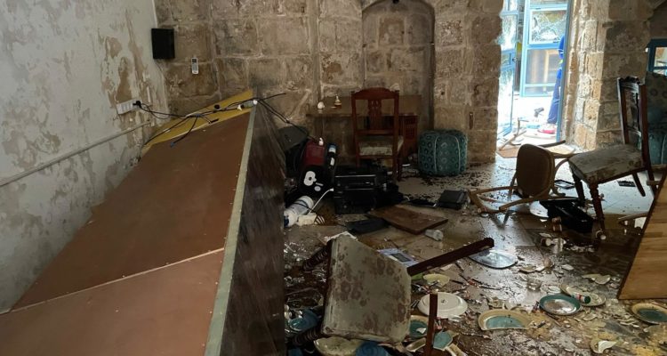 NEAR LYNCHING: Dozens of Arabs viciously attack Jews in northern Israeli city